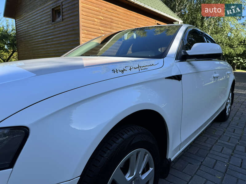 Седан Audi A4 2010 в Луцке