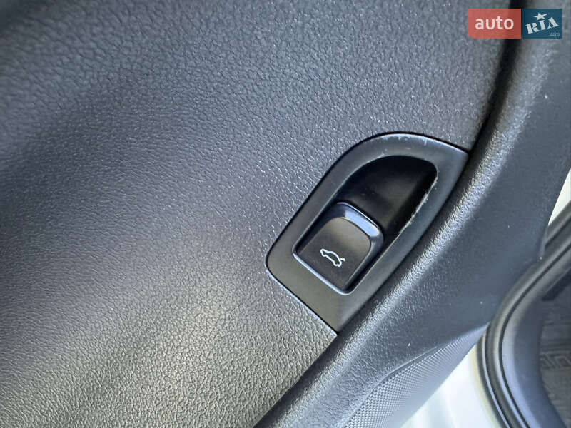 Седан Audi A4 2010 в Луцке