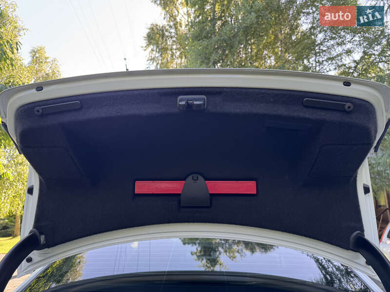 Седан Audi A4 2010 в Луцке