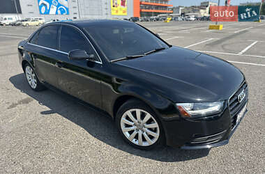 Седан Audi A4 2012 в Чернівцях