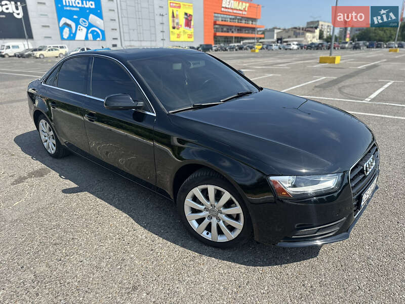 Седан Audi A4 2012 в 