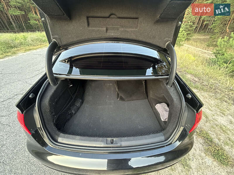 Седан Audi A4 2012 в Кременчуге
