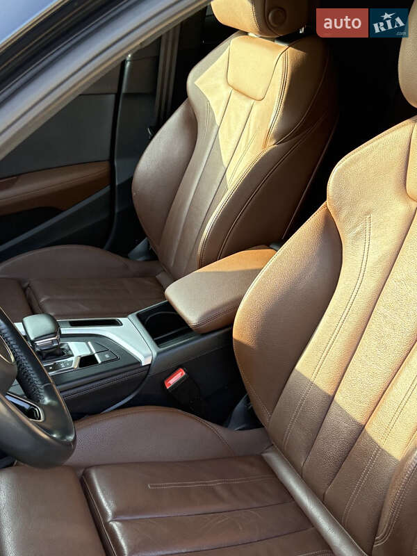 Седан Audi A4 2019 в Львові