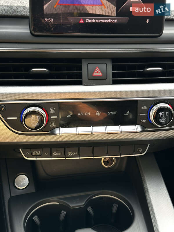 Седан Audi A4 2016 в Львове