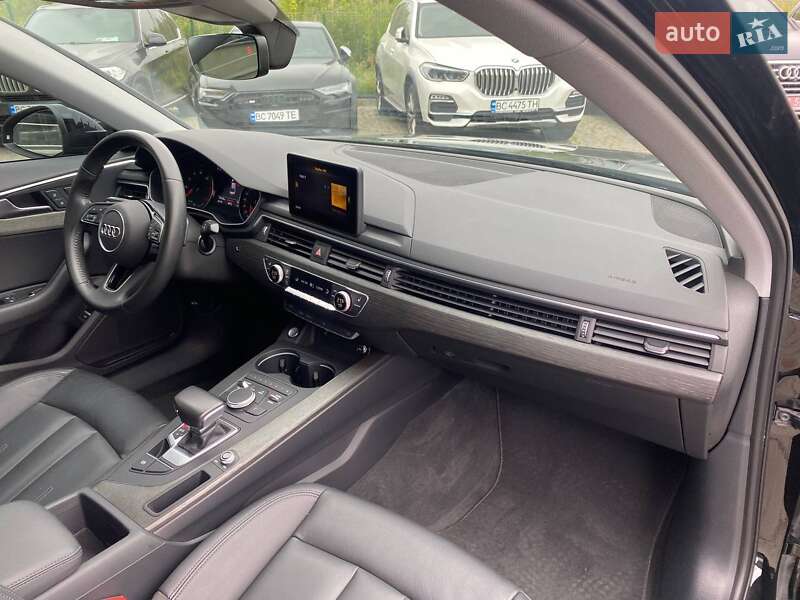 Седан Audi A4 2019 в Львові