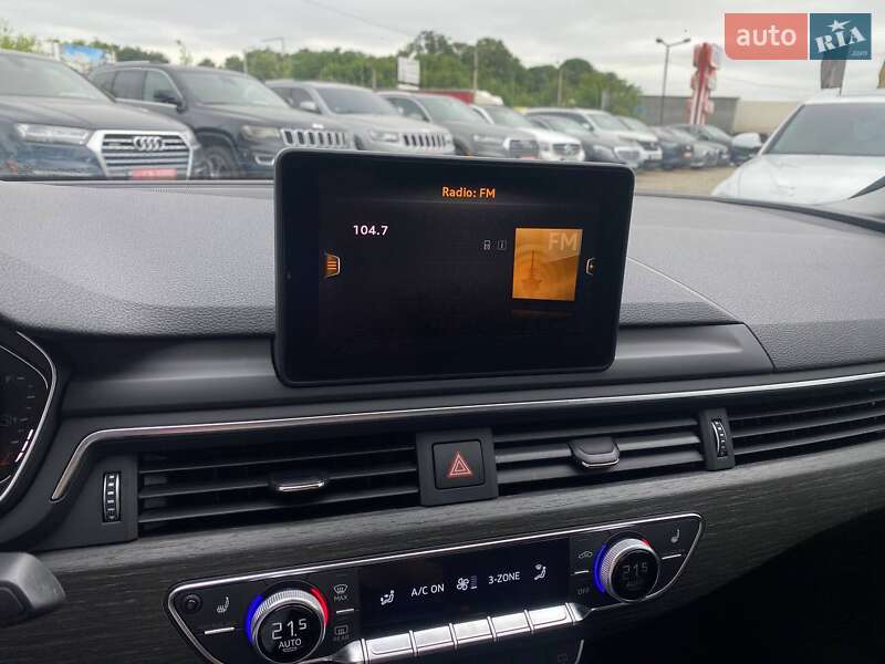 Седан Audi A4 2019 в Львові