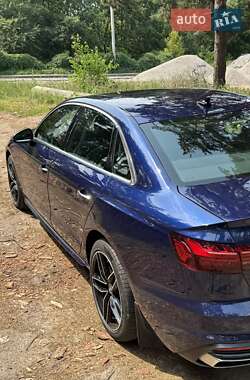 Седан Audi A4 2023 в 