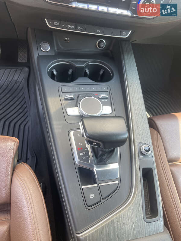 Седан Audi A4 2017 в Киеве
