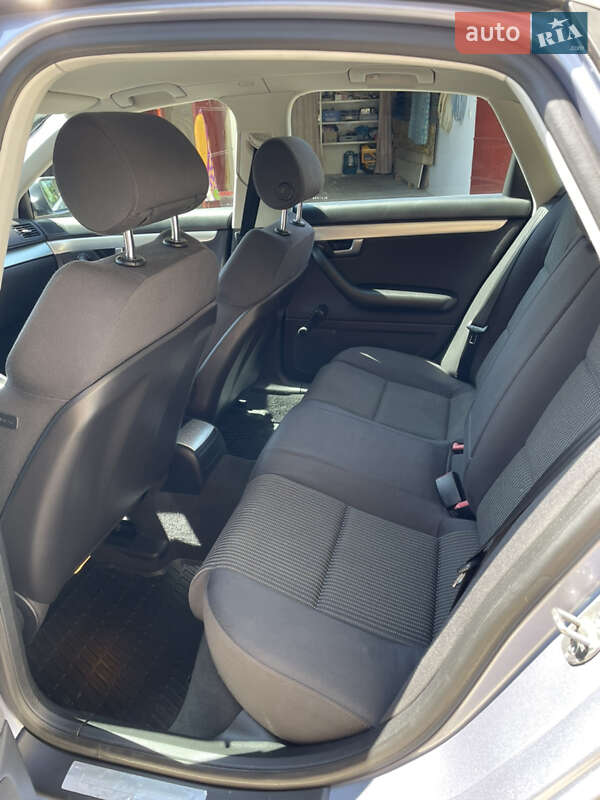 Седан Audi A4 2004 в Стрию