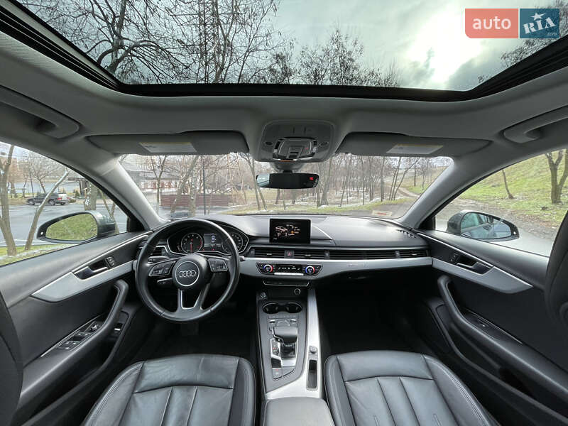 Седан Audi A4 2016 в Киеве