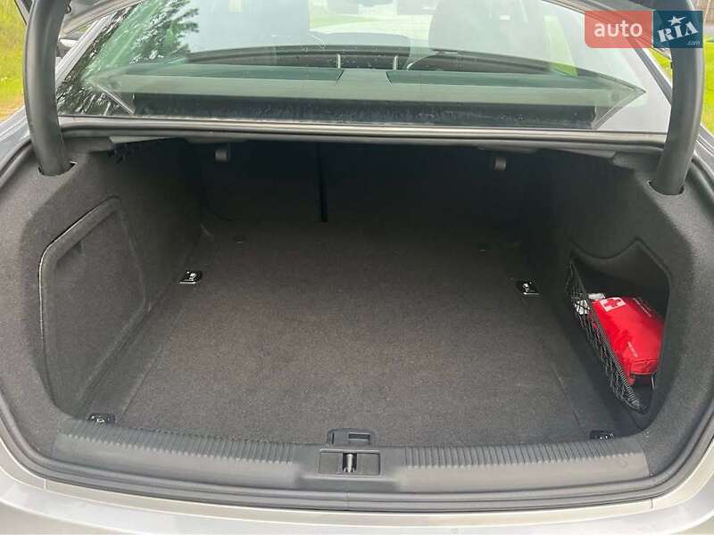 Седан Audi A4 2015 в Киеве