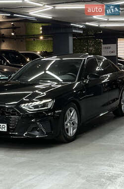 Седан Audi A4 2022 в 