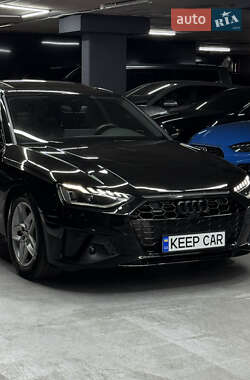 Седан Audi A4 2022 в 
