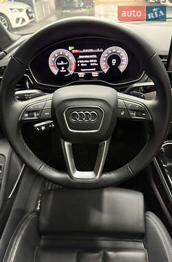 Седан Audi A4 2022 в 