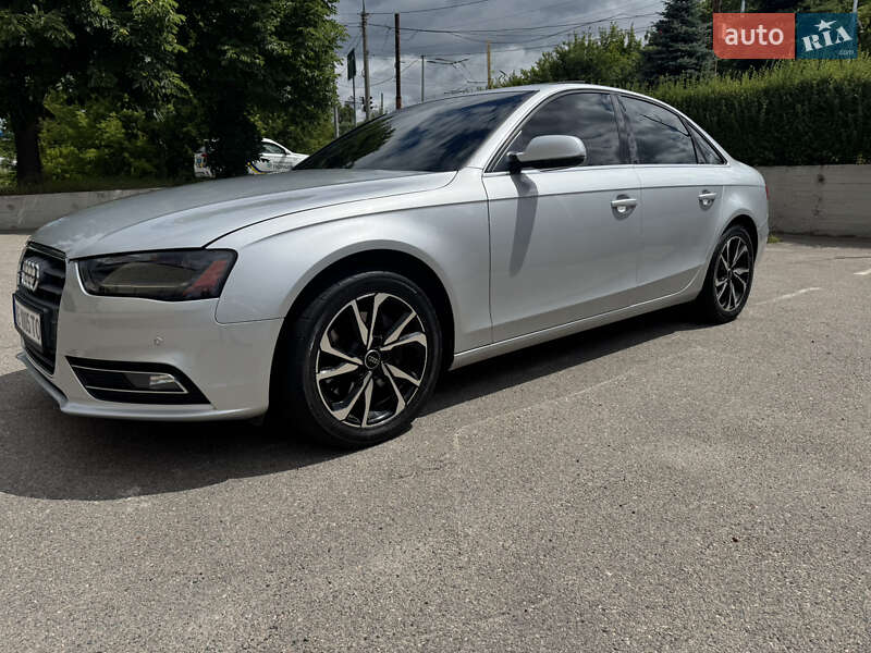 Седан Audi A4 2012 в Дніпрі