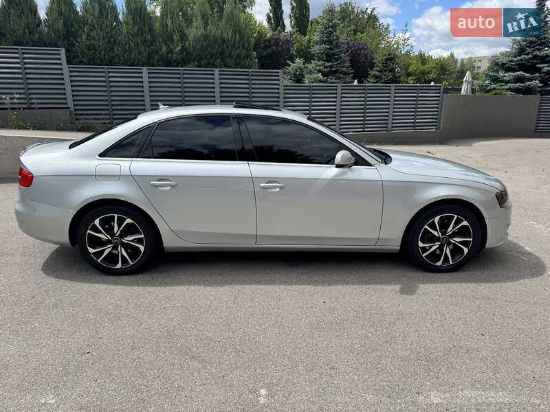 Седан Audi A4 2012 в Дніпрі