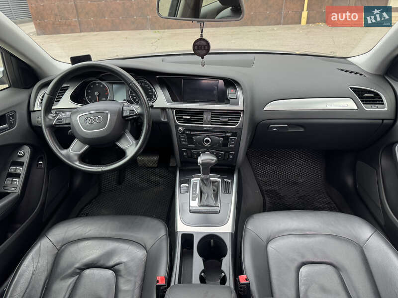 Седан Audi A4 2012 в Дніпрі