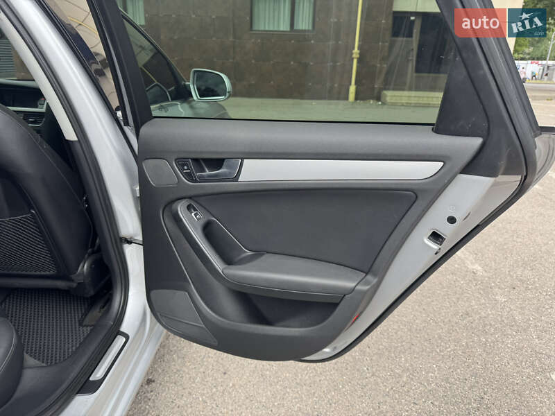 Седан Audi A4 2012 в Дніпрі