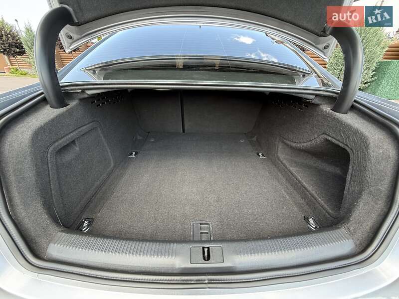 Седан Audi A4 2015 в Києві