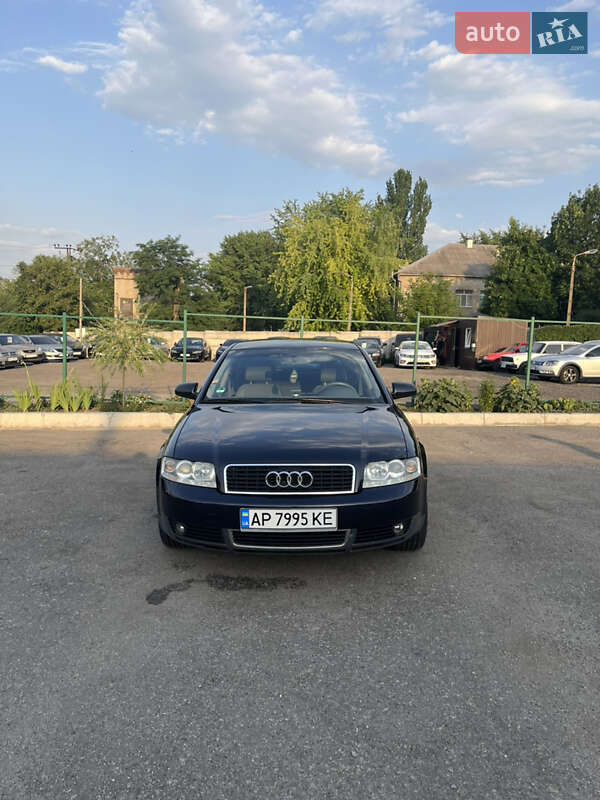 Седан Audi A4 2000 в 