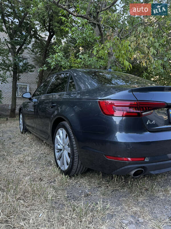 Седан Audi A4 2017 в Николаеве
