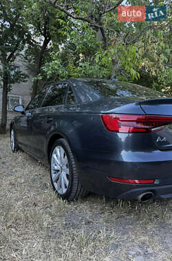 Седан Audi A4 2017 в 