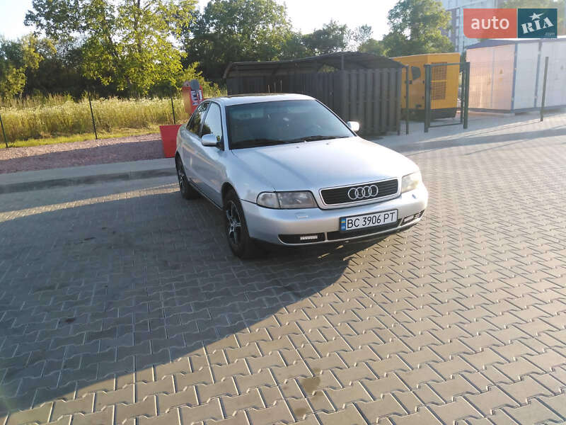Седан Audi A4 1998 в Стрию