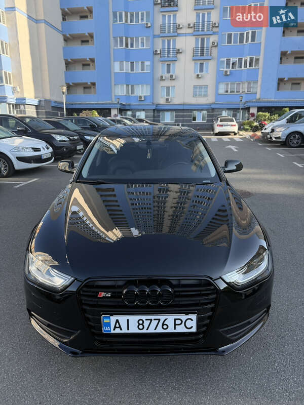 Седан Audi A4 2014 в Киеве