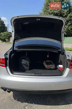 Седан Audi A4 2011 в 