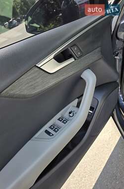 Седан Audi A4 2016 в 