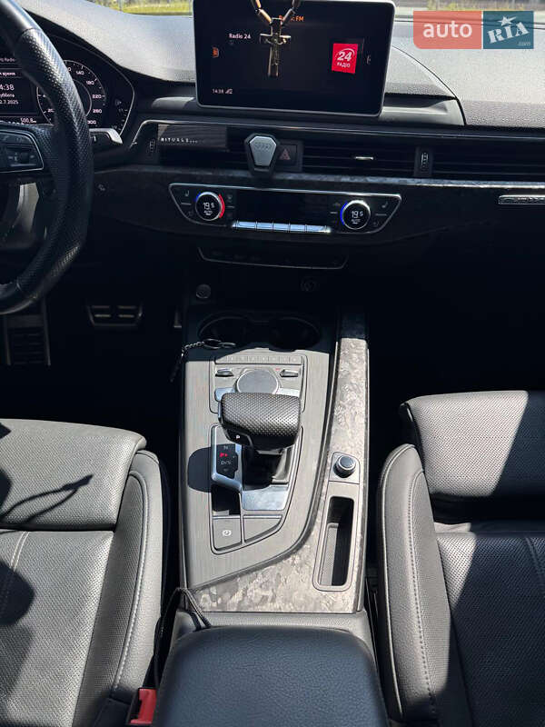 Седан Audi A4 2017 в Львове