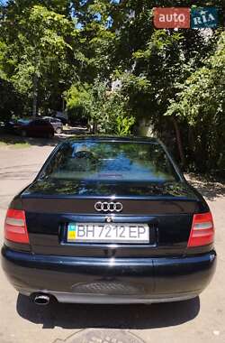 Седан Audi A4 1998 в 