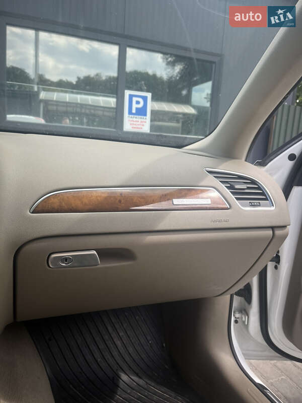 Седан Audi A4 2011 в Стрию