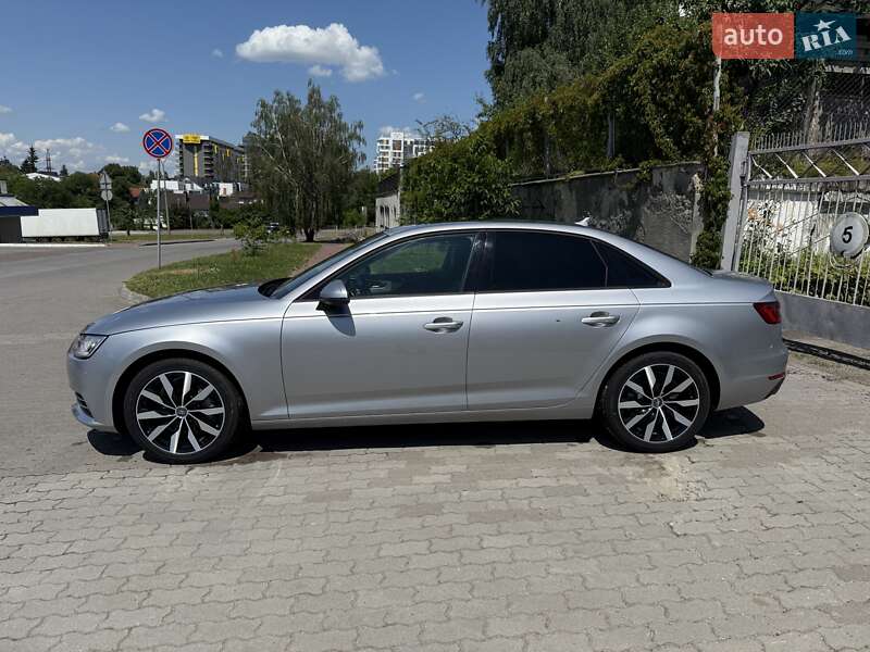 Седан Audi A4 2015 в Львові