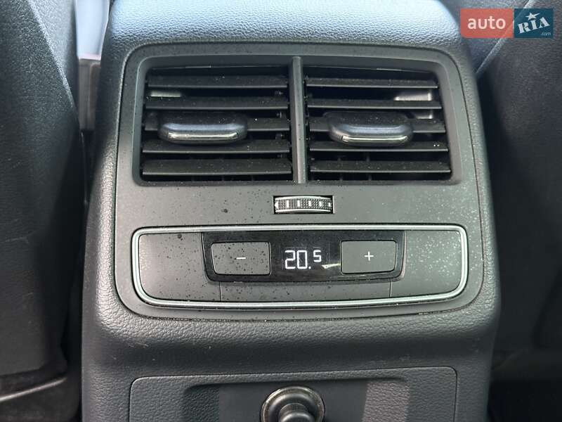 Седан Audi A4 2015 в Львові