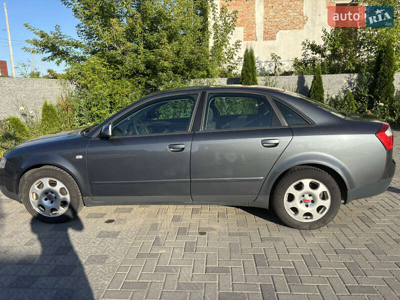 Седан Audi A4 2003 в Ровно