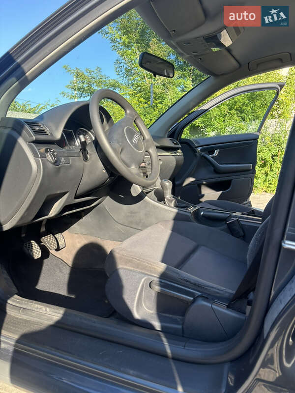 Седан Audi A4 2003 в Ровно