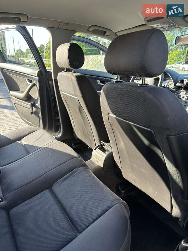 Седан Audi A4 2003 в Ровно