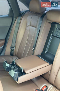 Седан Audi A4 2016 в 