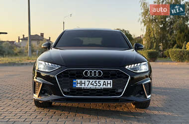 Седан Audi A4 2022 в 