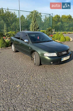 Седан Audi A4 2000 в 