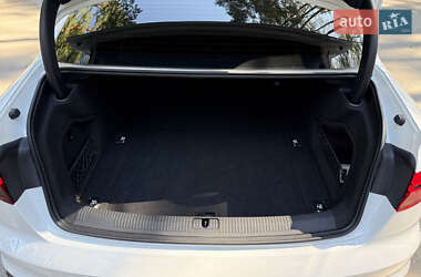 Седан Audi A4 2020 в 