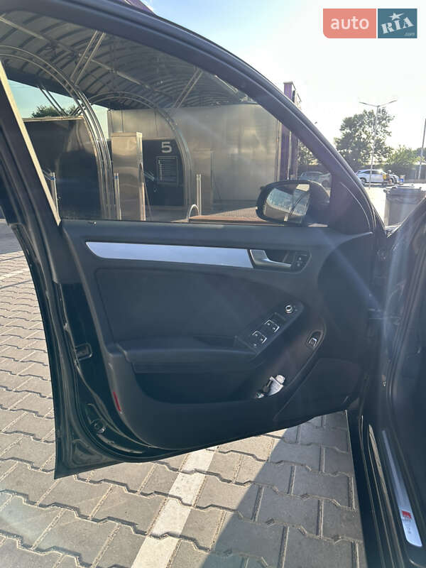 Седан Audi A4 2012 в Одесі