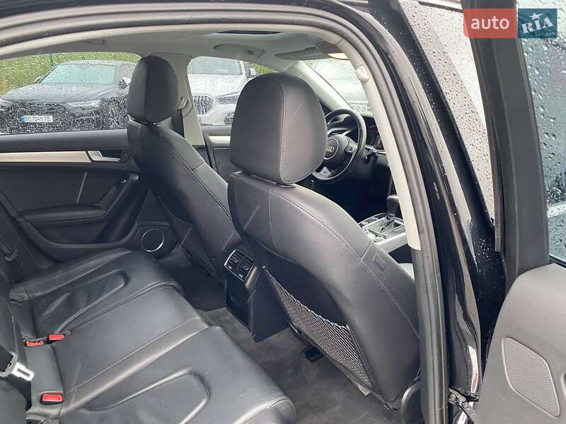 Седан Audi A4 2015 в Львове