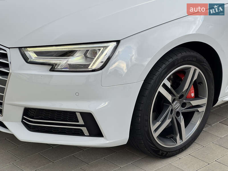 Седан Audi A4 2016 в Мукачево