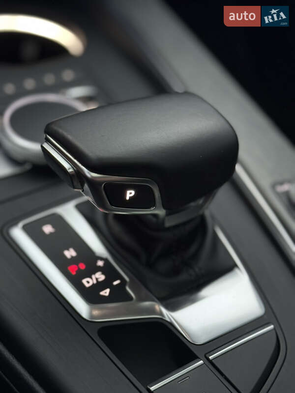 Седан Audi A4 2016 в Мукачево