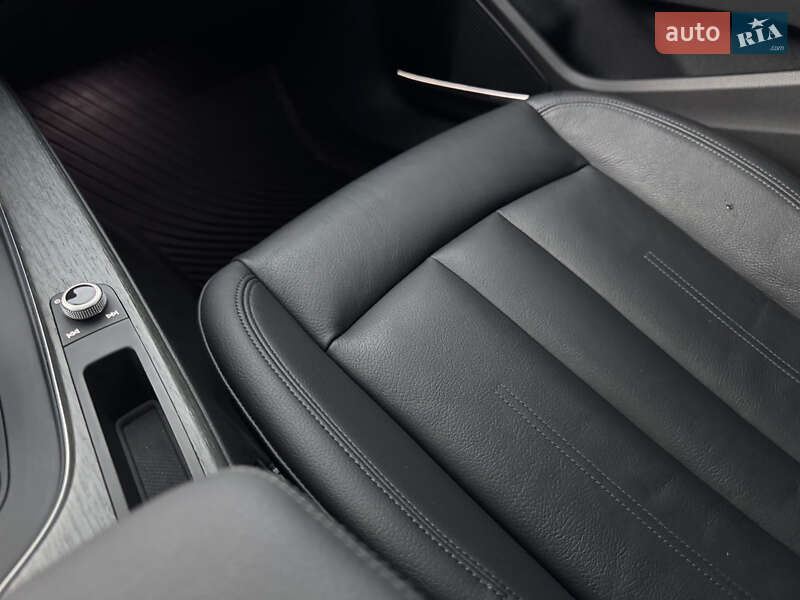Седан Audi A4 2016 в Мукачево