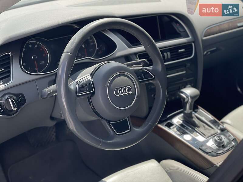 Седан Audi A4 2013 в Львове