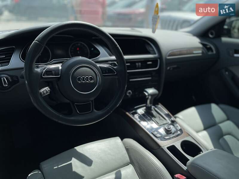 Седан Audi A4 2013 в Львове
