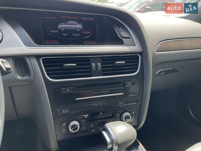 Седан Audi A4 2013 в Львове